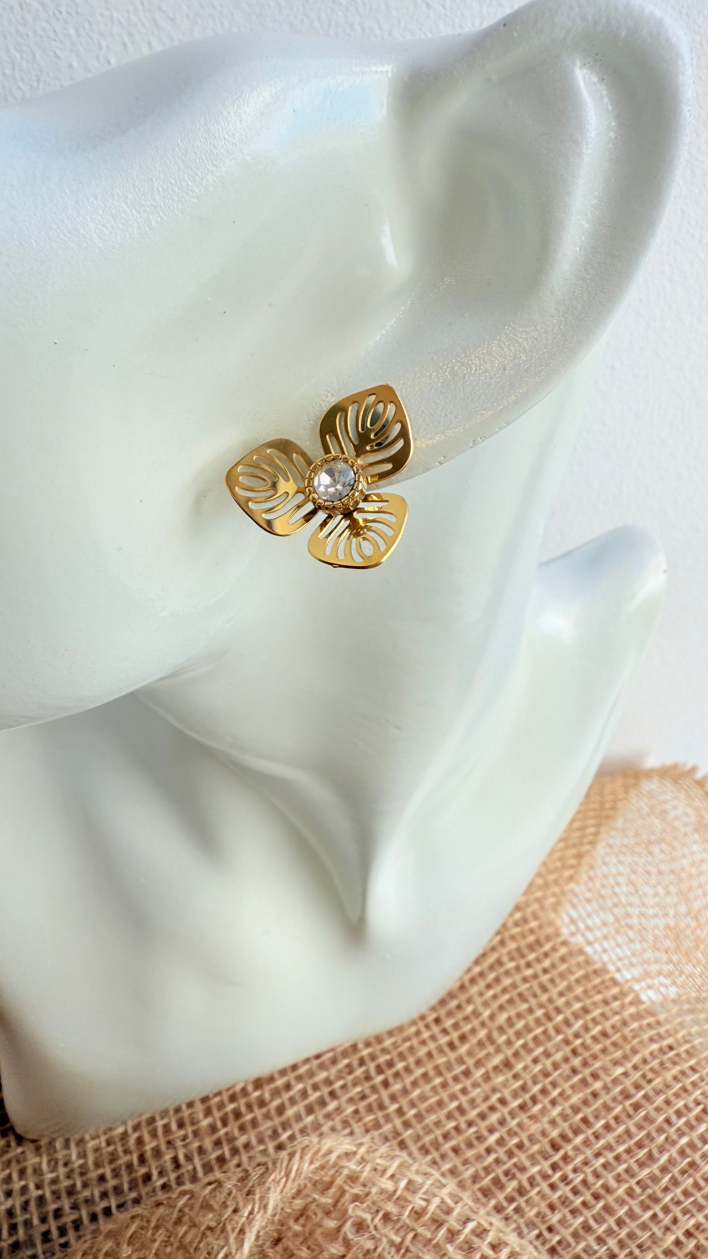 Boucles d’oreilles fleurs strass