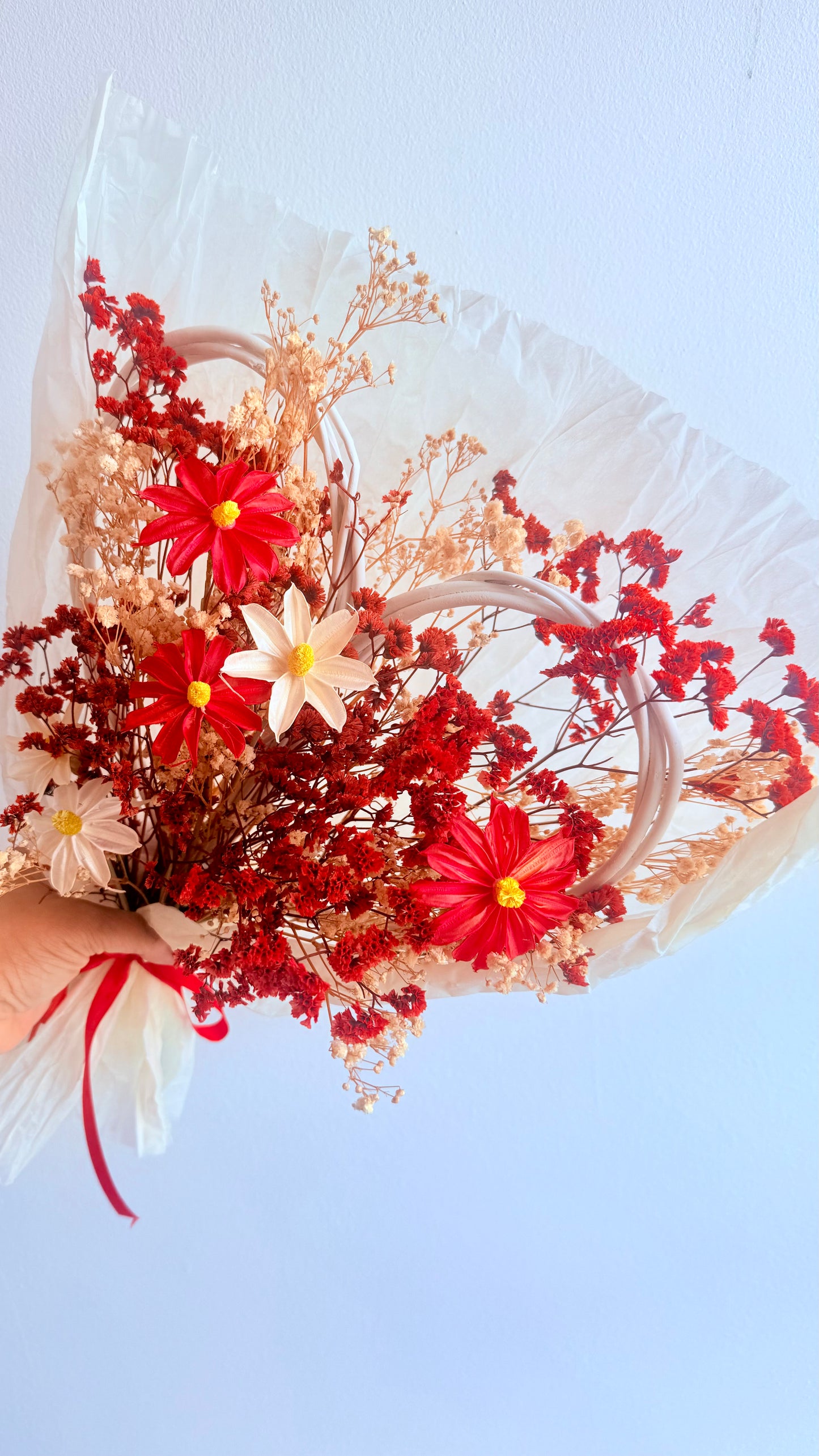 Bouquet structure cœur rouge et blanc