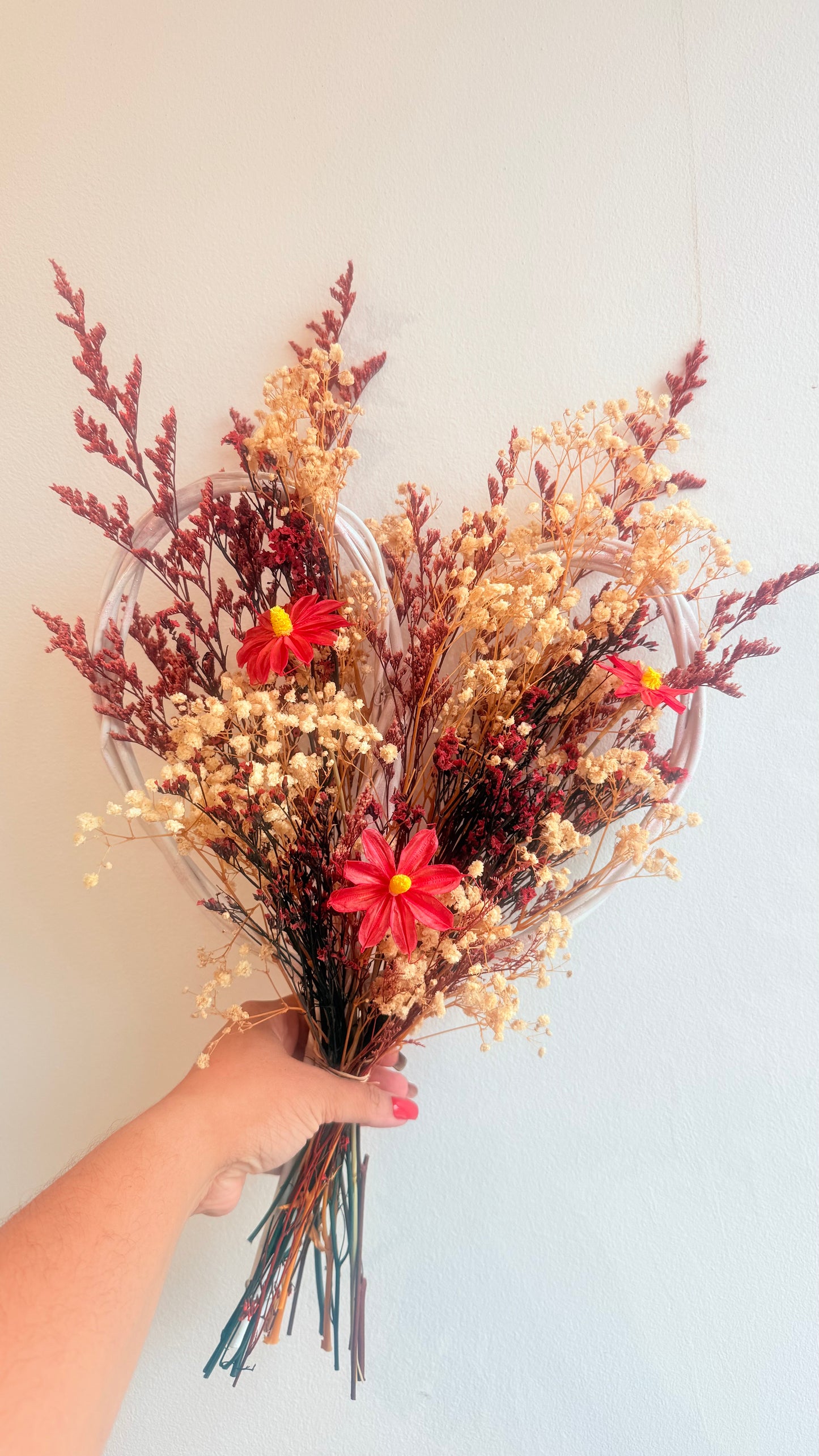 Bouquet structure cœur rouge et blanc