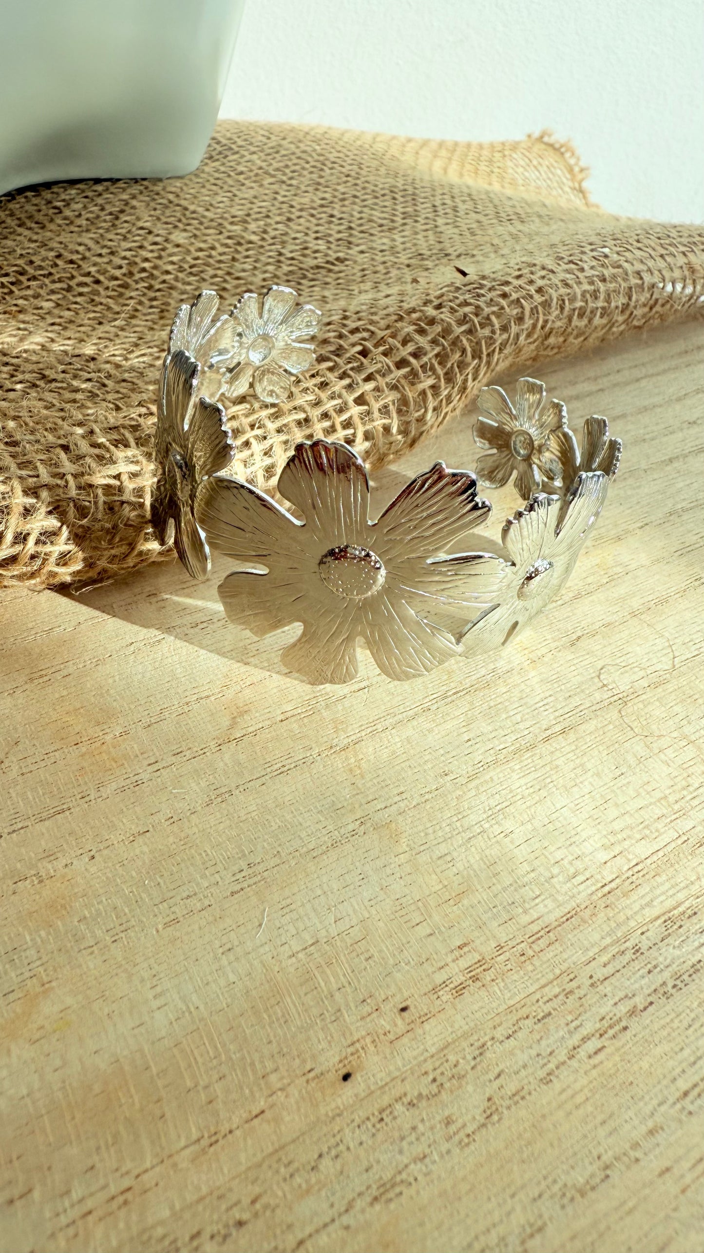 Bracelet fleurs argentées bijou floral élégant