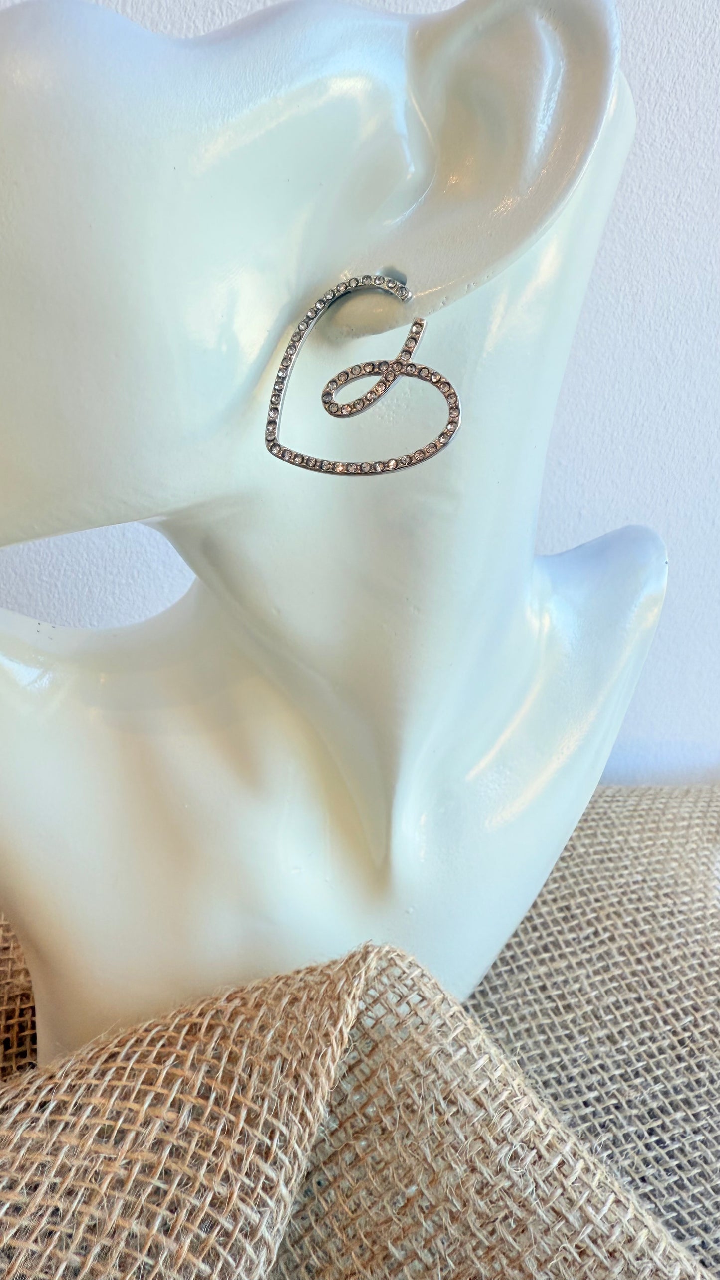 Boucles d’oreilles cœurs argentés strass