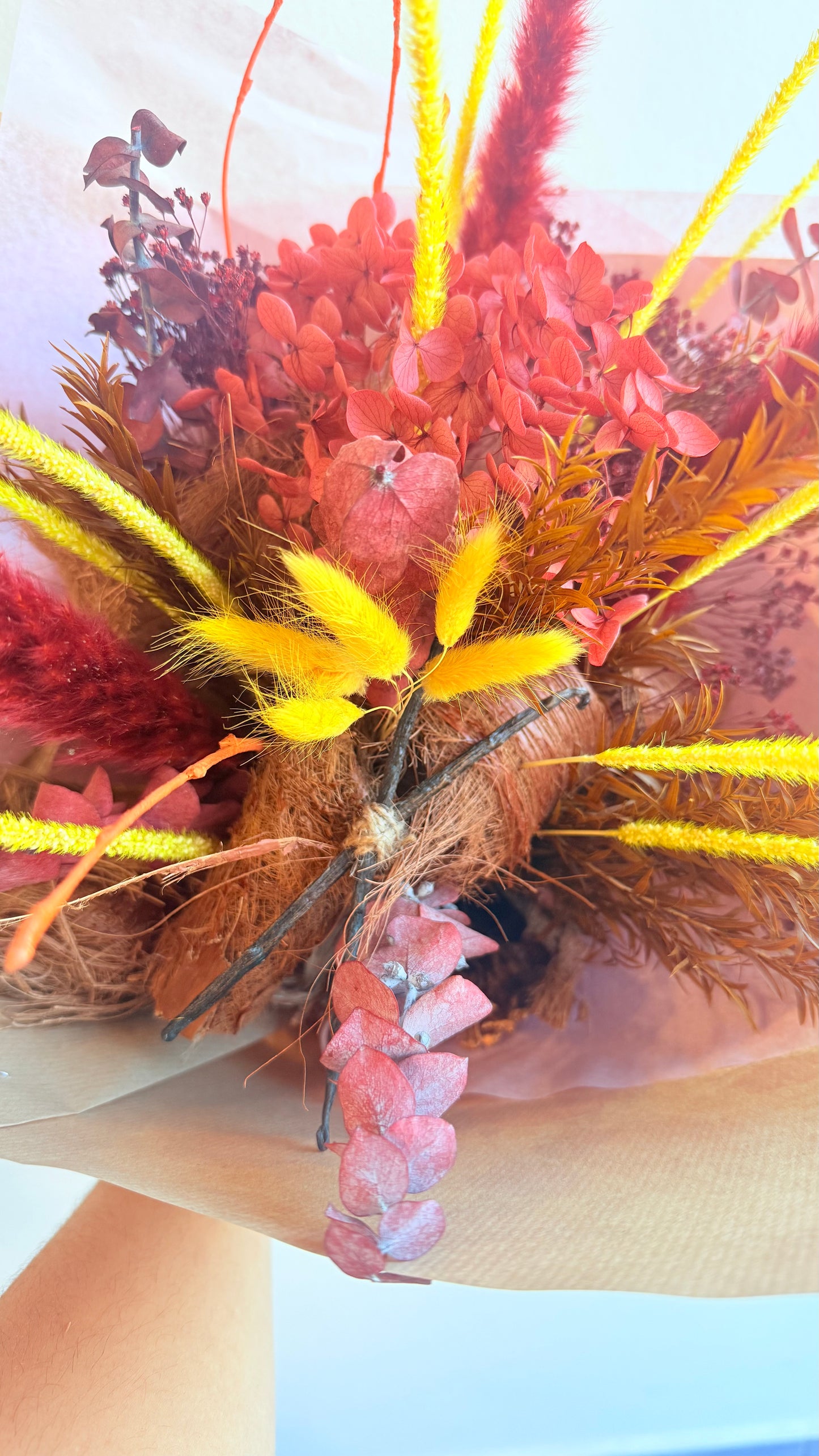 Bouquet Signature Vanillanne fleurs séchées ambiance tropicale rouge et jaune