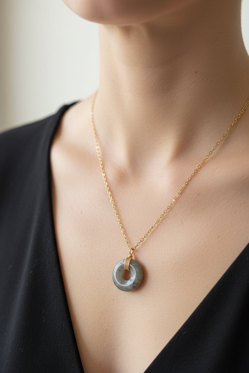 Collier pendentif rond en pierre naturelle