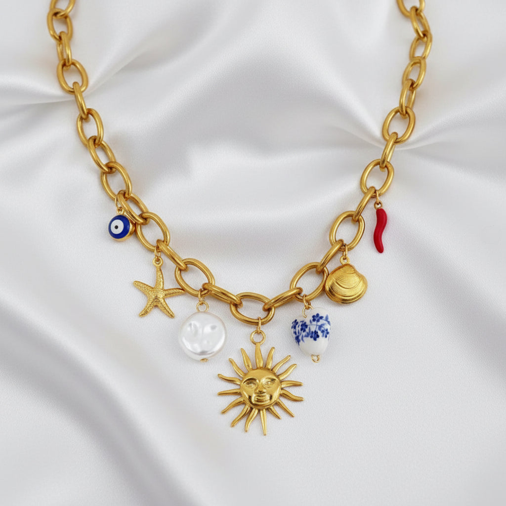 Collier à charms colorés
