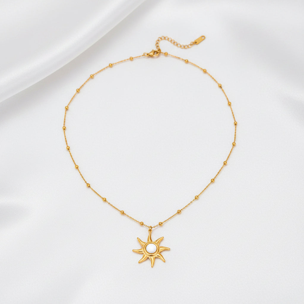 Collier soleil nacré doré