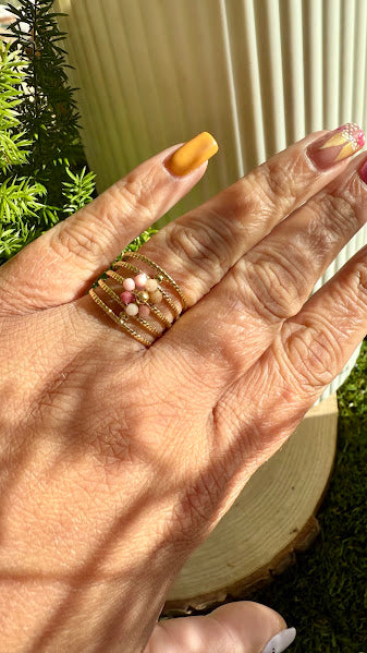 Bague multirangs dorée avec perles rosées