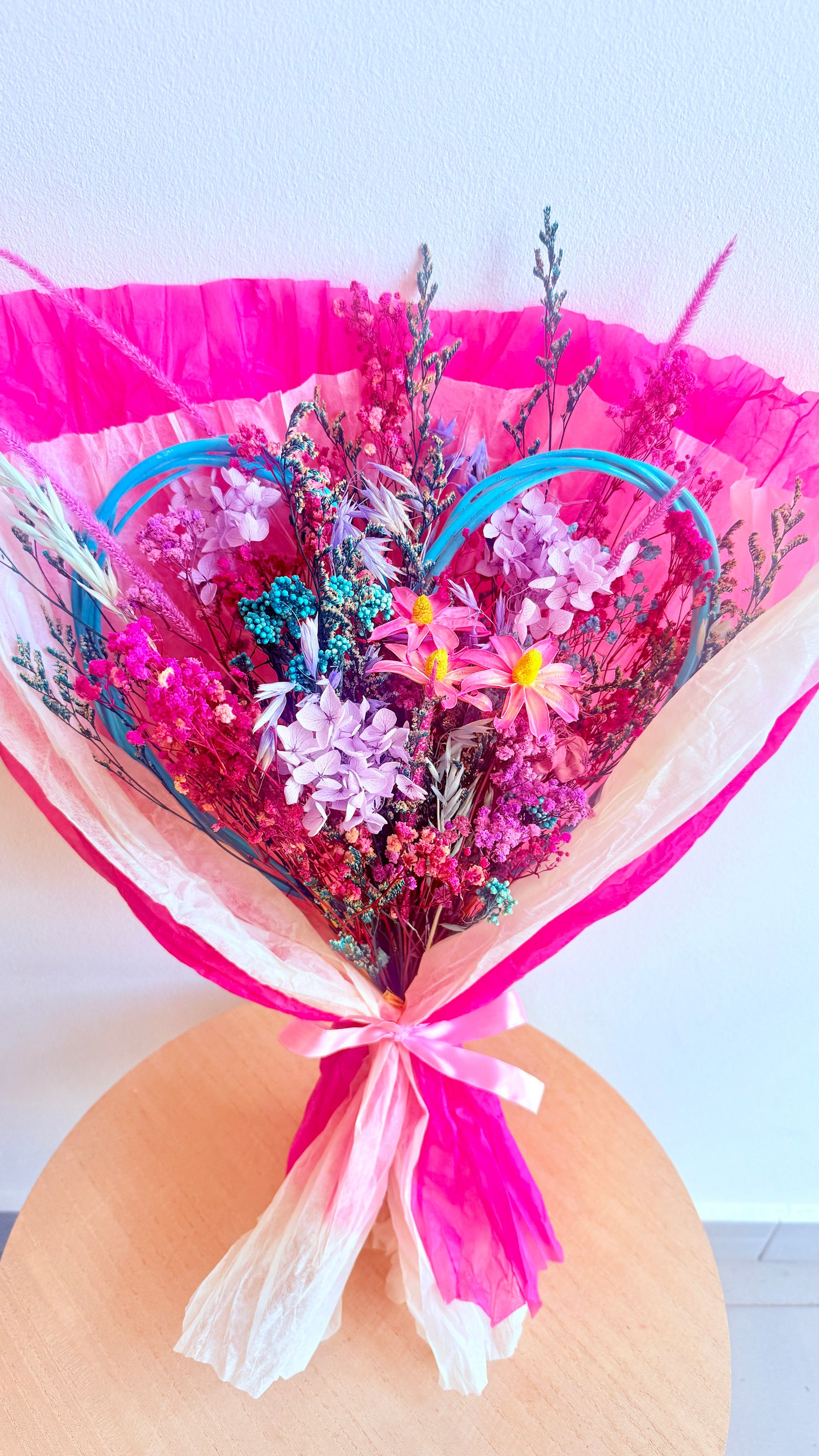 Bouquet structure cœur bleu