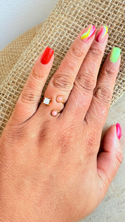 Bague ajustable dorée avec strass et perle roses