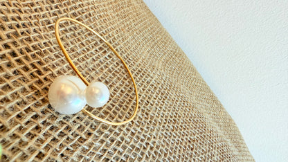 Bracelet acier inoxydable doré et perles blanches