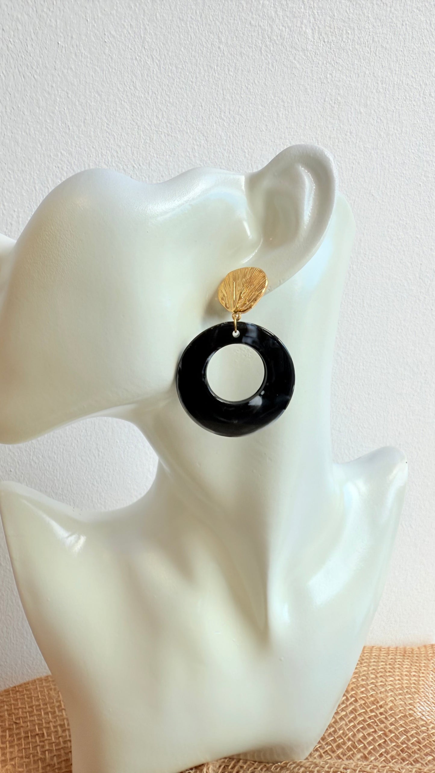 Boucles d’oreilles cercle noir marbré