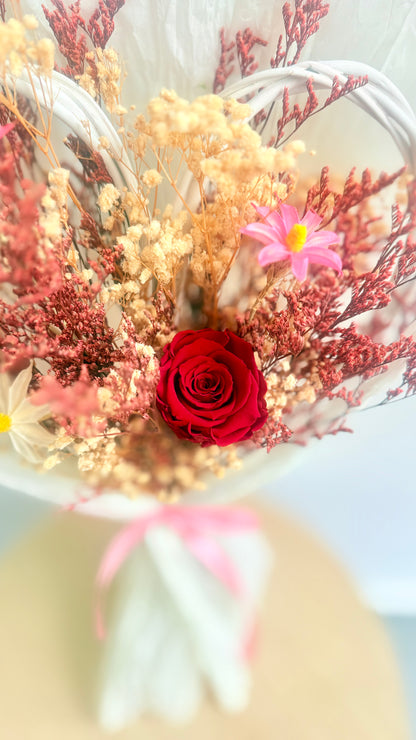 Bouquet Rose éternelle structure cœur