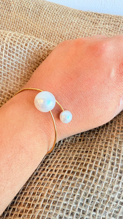 Bracelet acier inoxydable doré et perles blanches