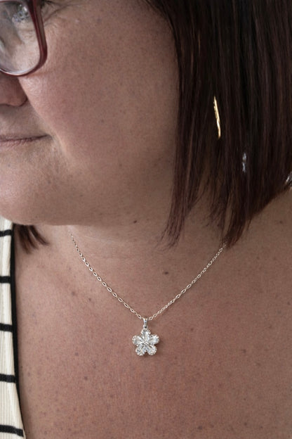 Collier fleur strass
