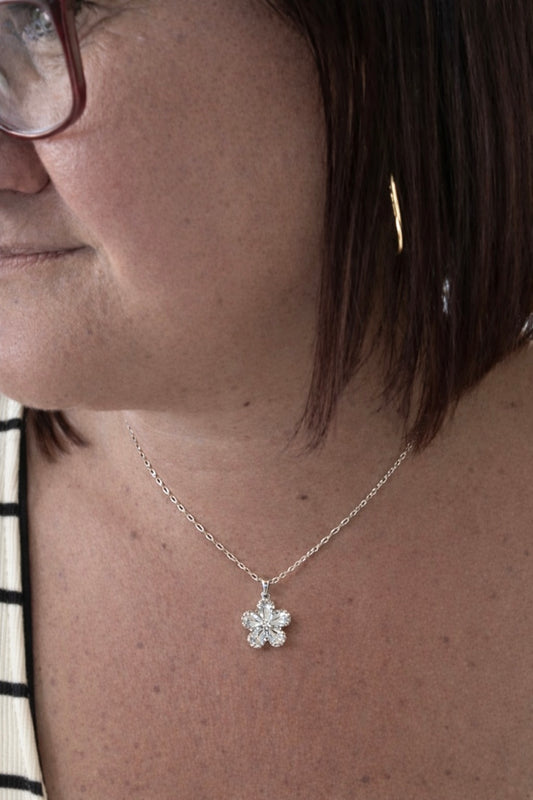 Collier fleur strass