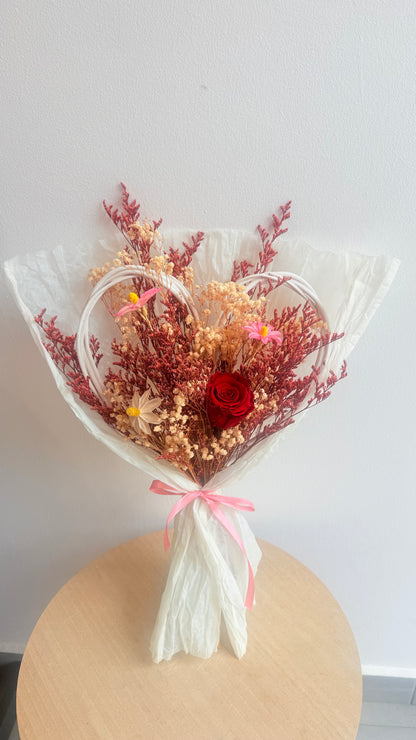 Bouquet Rose éternelle structure cœur