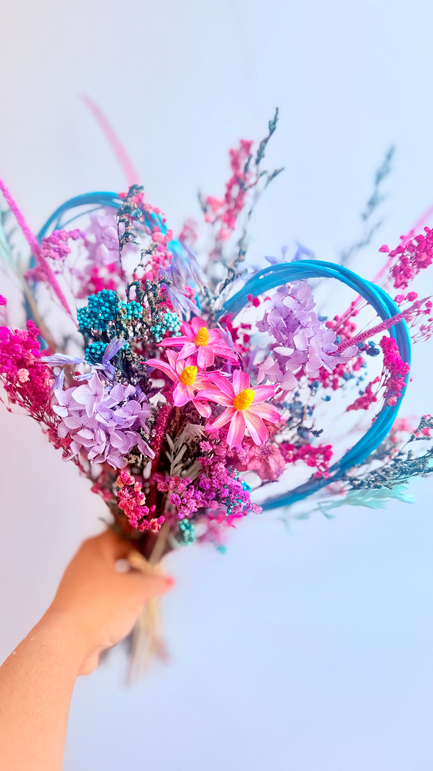 Bouquet structure cœur bleu