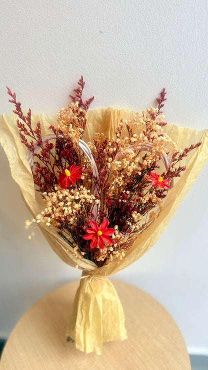 Bouquet structure cœur rouge et blanc