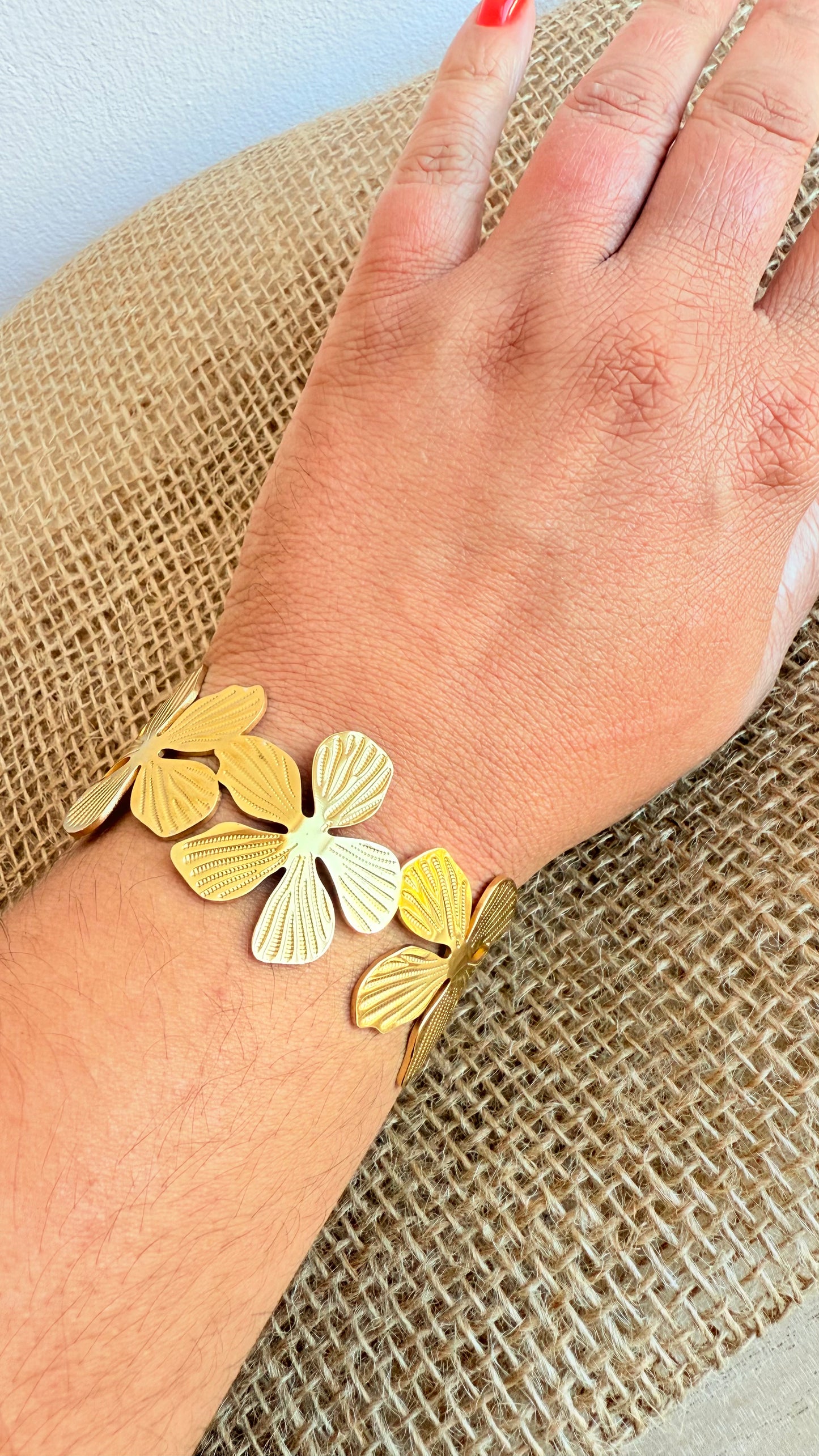 Bracelet manchette fleurs dorées