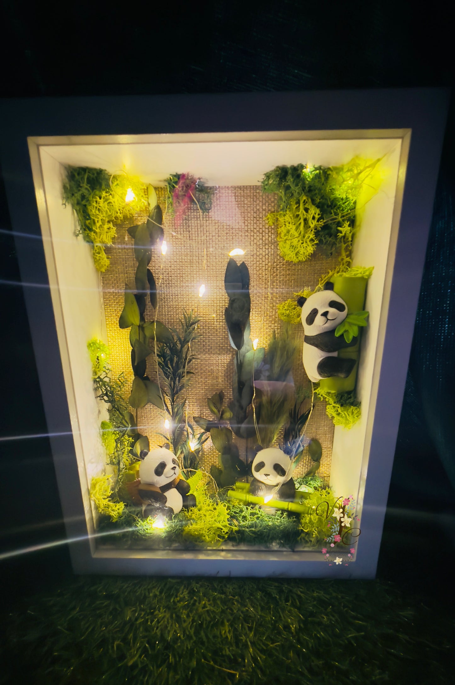 Cadre lumineux décoratif panda  décor végétal et guirlande LED