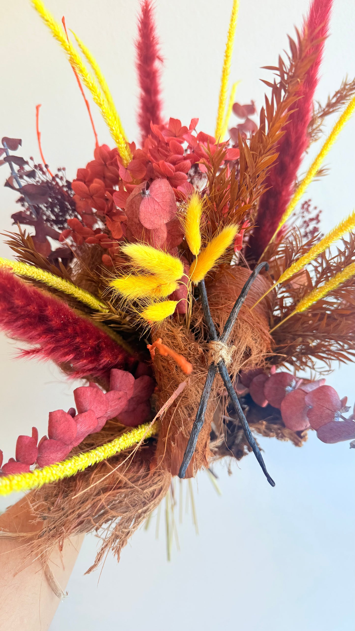 Bouquet Signature Vanillanne fleurs séchées ambiance tropicale rouge et jaune