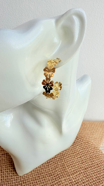 Boucles d’oreilles dorées créoles fleurs