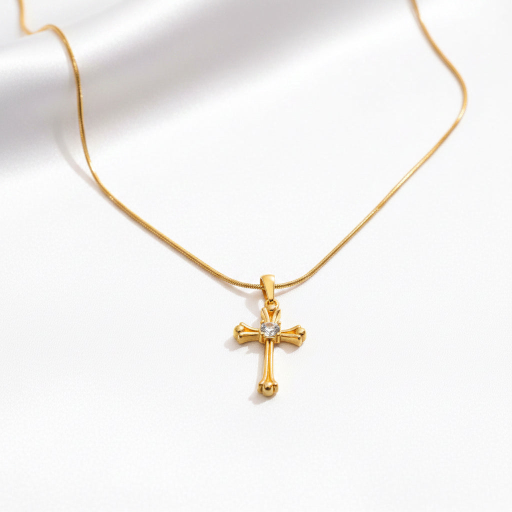 Collier Croix dorée – Éclat central