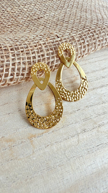 Boucles d’oreilles goutte dorées texturées