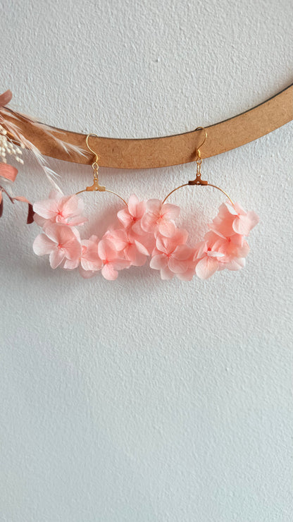 Boucles d’oreilles fleurs hortensias stabilisés
