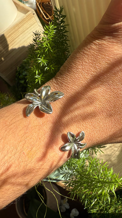 Bracelet ouvert fleur en acier inoxydable