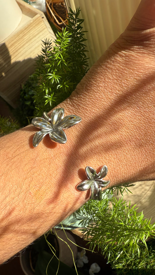 Bracelet ouvert fleur en acier inoxydable