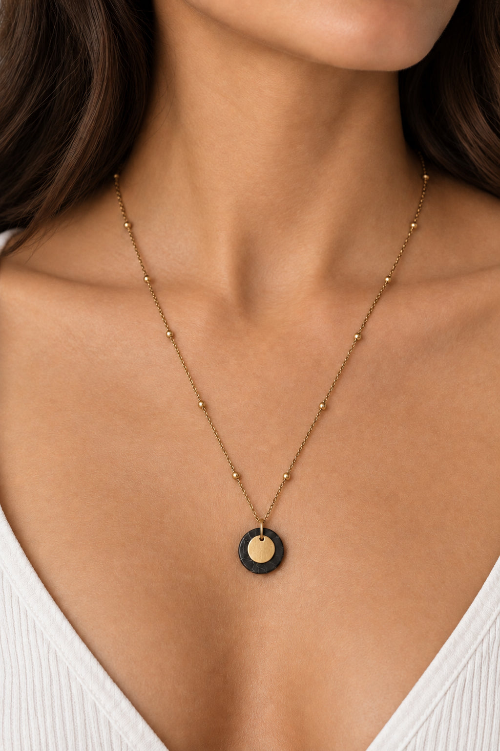 Collier fin doré et noir