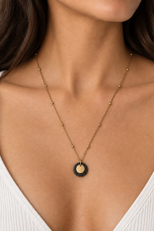 Collier fin doré et noir