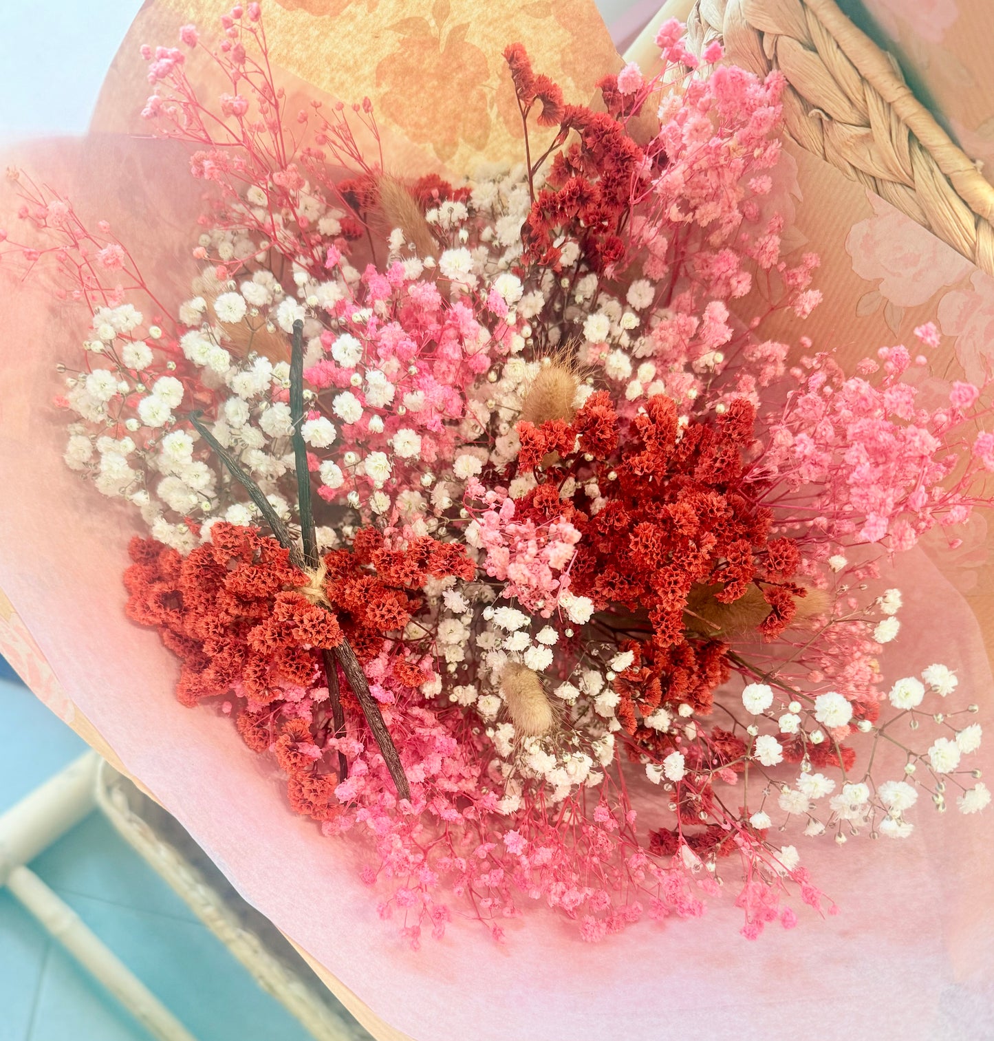 Bouquet signature Vanillanne fleurs séchées rouges, roses et blanches