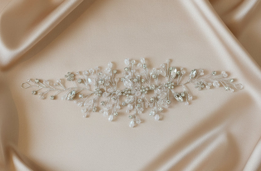 Bijou de cheveux argenté et strass