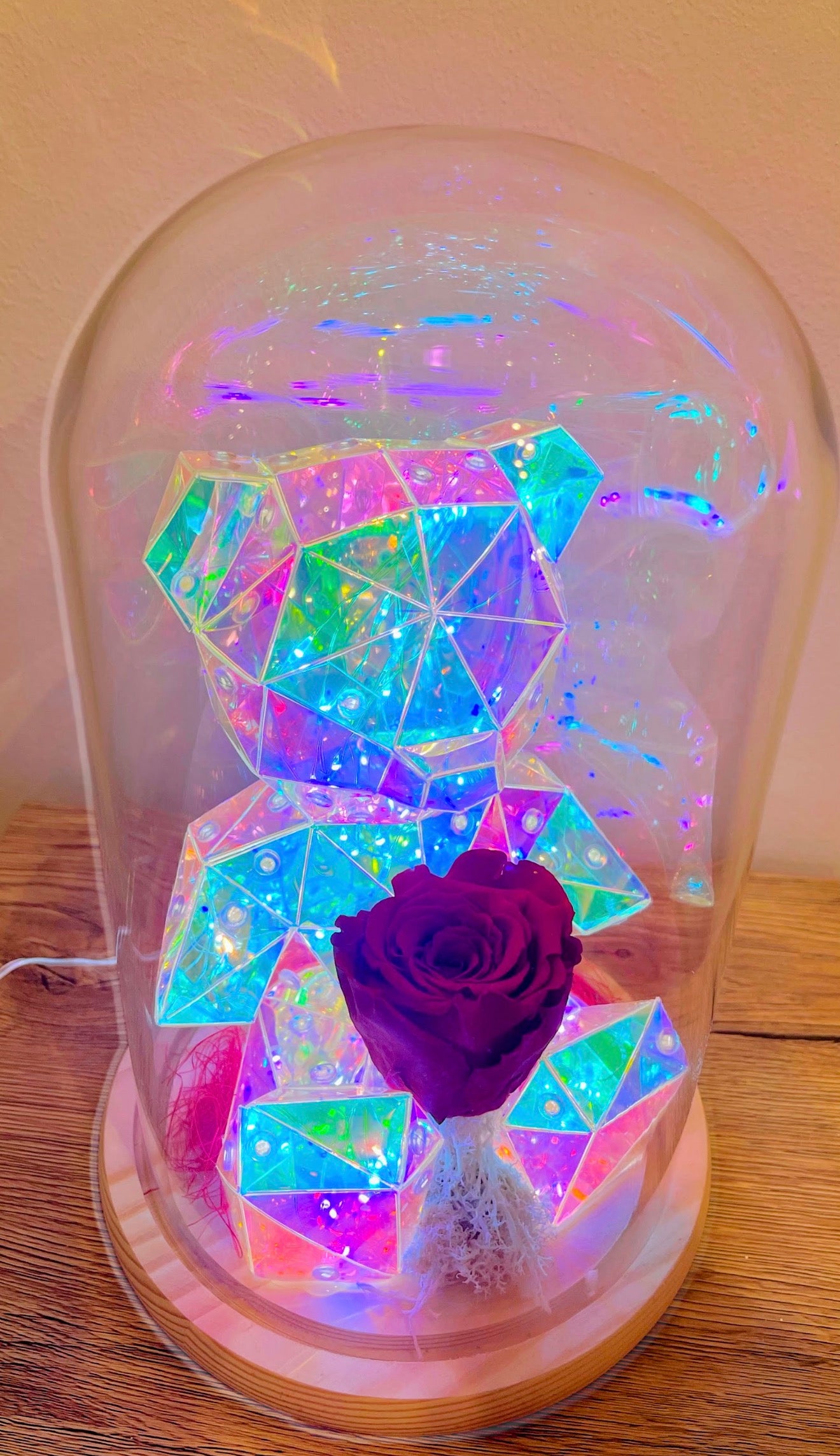 Ourson lumineux & rose éternelle sous cloche