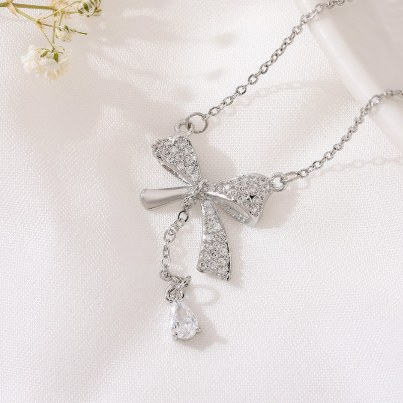 Collier nœud & strass