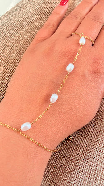 Chaîne de main perles nacrées