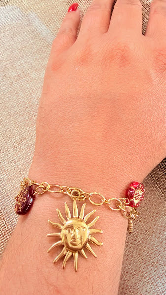 Bracelet charms soleil et cœur doré et perles rouges