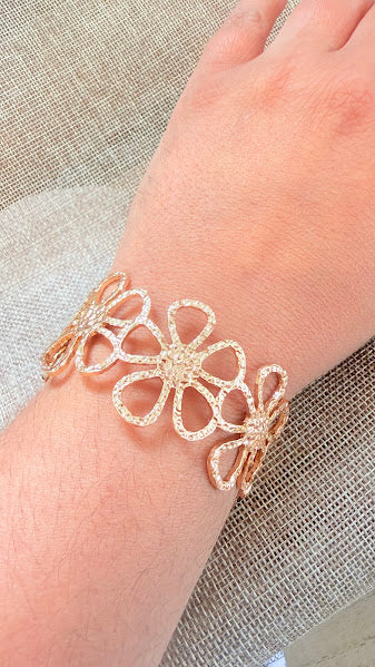 Manchette fleur ajourée