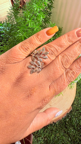 Bague feuille argentée