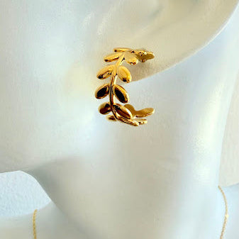 Boucles d’oreilles créoles feuille dorée