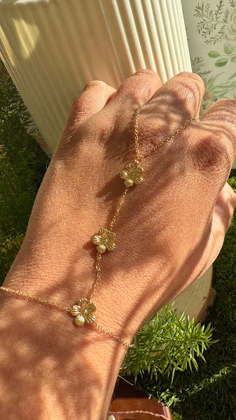 Chaîne de main fleur dorée ou argentée