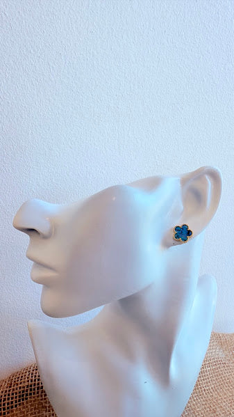 Boucles d’oreilles fleur en acier inoxydable blanc ou bleu