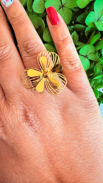 Bague fleur ajourée en acier inoxydable doré