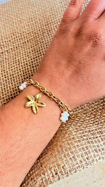 Bracelet doré fleurs blanches et dorées