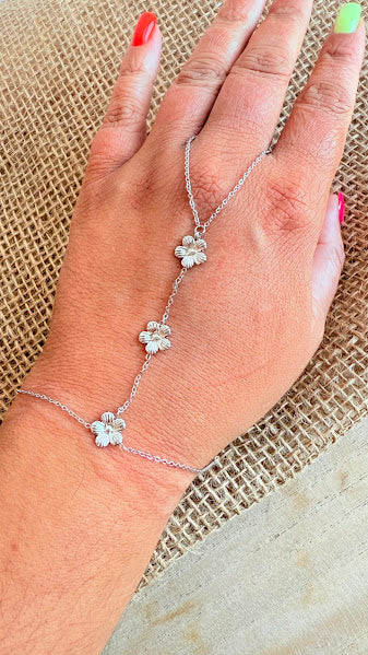 Chaîne de main fleur dorée ou argentée