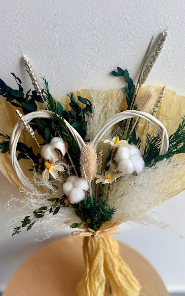 Bouquet structure cœur vert et blanc