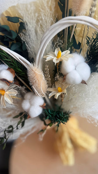 Bouquet structure cœur vert et blanc