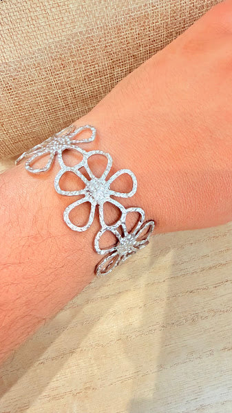 Manchette fleur ajourée