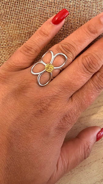 Bague fleur ajourée